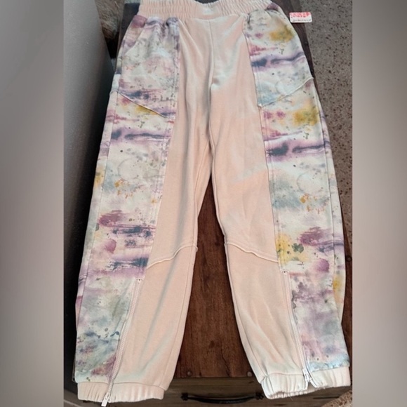 NWT Free People Joggers. Size Small. Super soft and very cute design. Oversized - Picture 3 of 9